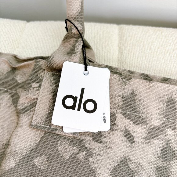 BRAND NEW ALO BAG WITH PACKAGING - Picture 5 of 5